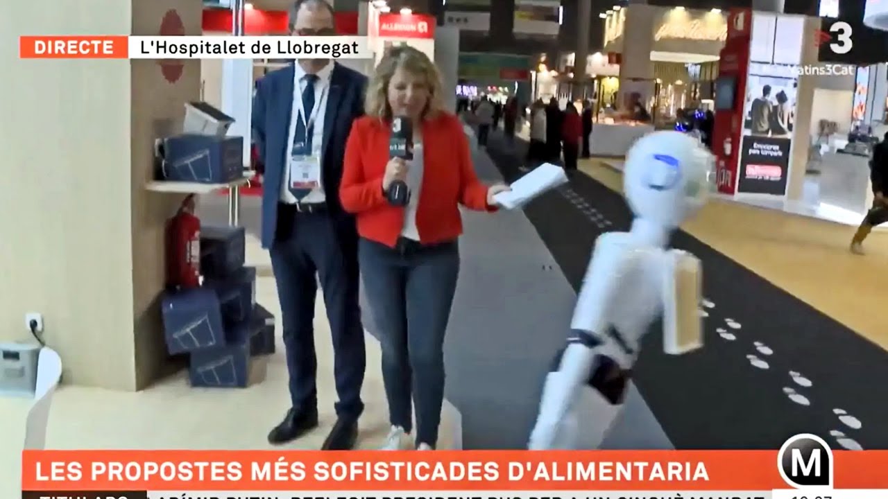 EL VÍDEO VIRAL DEL ROBOT-CAMARERO QUE SE SUICIDA AL LLEVARTE A TU MESA