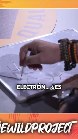 Mr. Tartaria le explica a Javier Santaolalla por qué la ecuación de Einstein está incompleta…